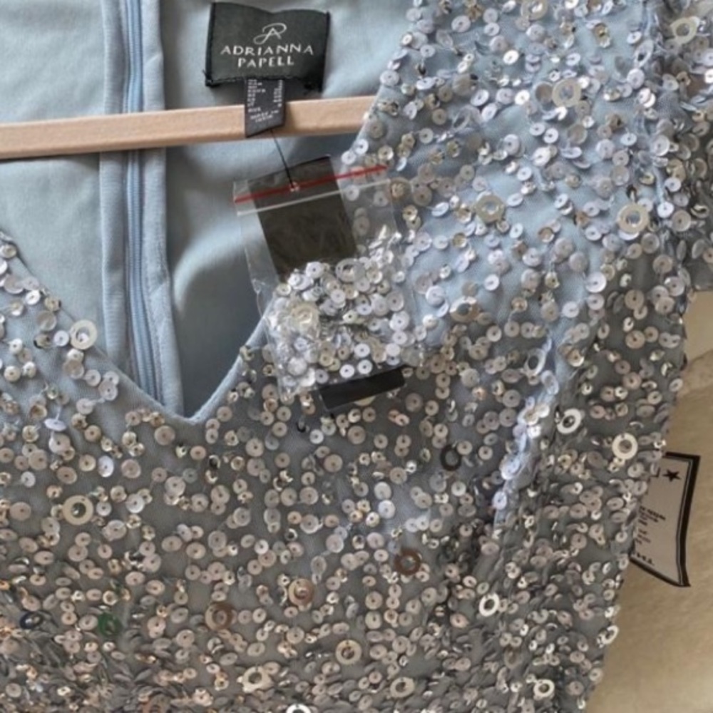 NWT Adrianna Papell Silver/ gray V-Neck Mini Dress Size 4. - Picture 7 of 12